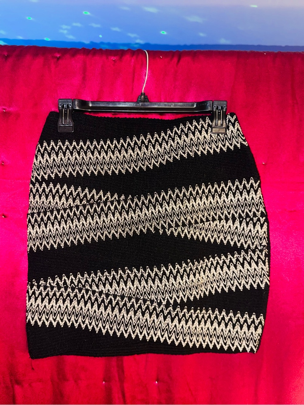 👑 Size Small NWOT H&M Black and White Zigzag Knit Mini Skirt